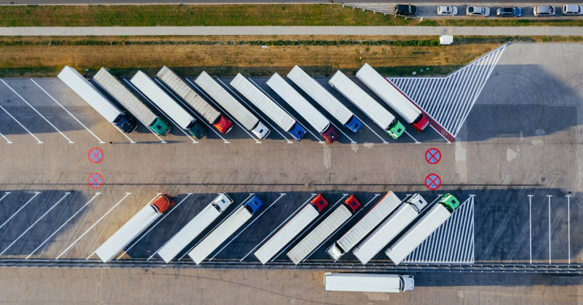 Nowoczesne oprogramowanie spedycyjne – jak przyspieszyć obsługę zleceń morskich i intermodalnych?